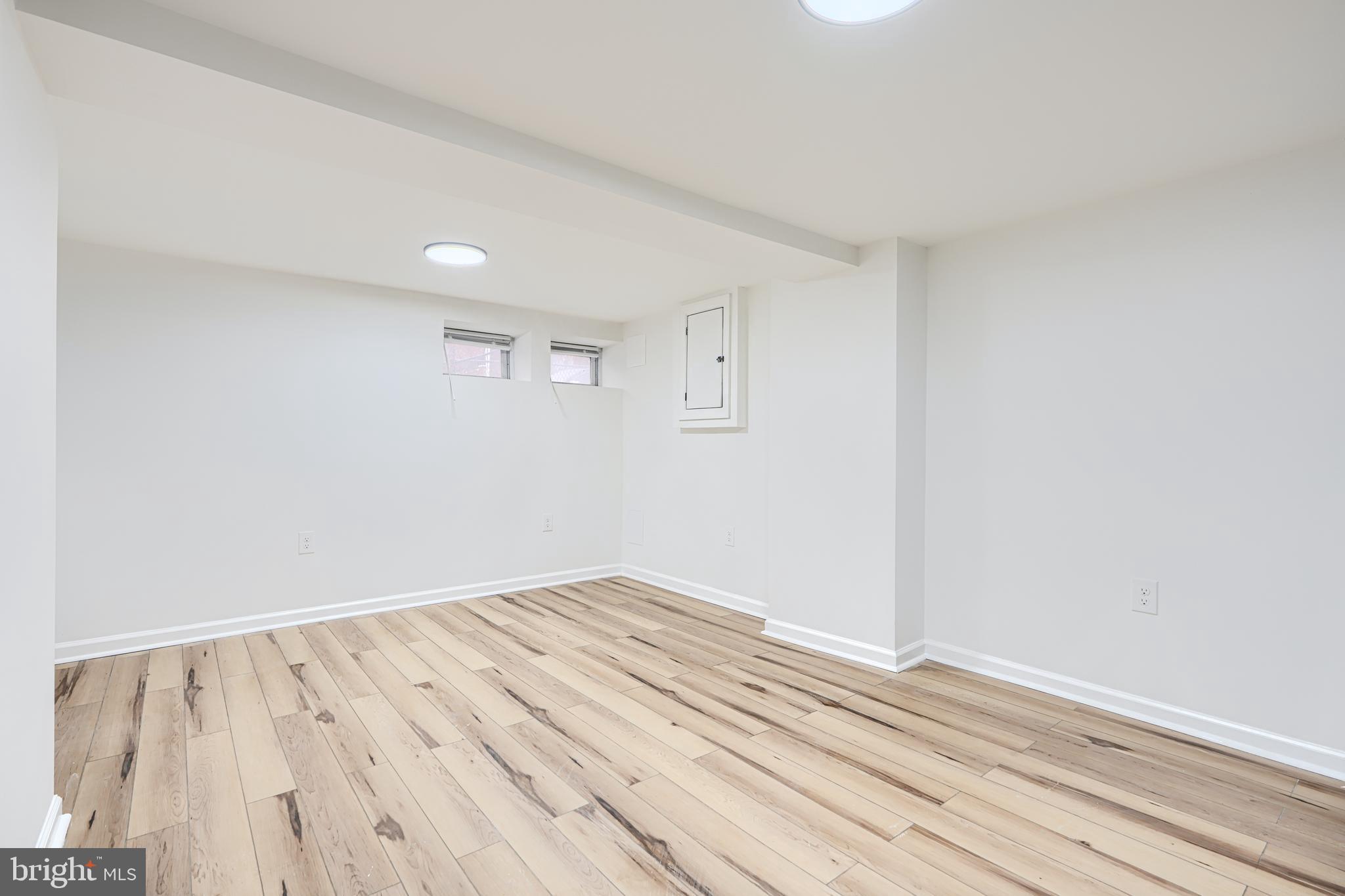 MONTEBELLO LAKE - Residential