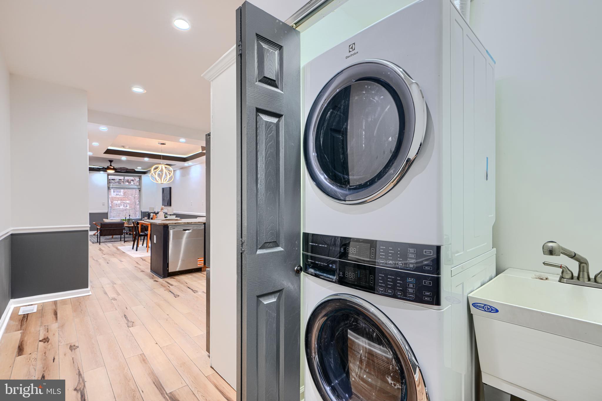 MONTEBELLO LAKE - Residential