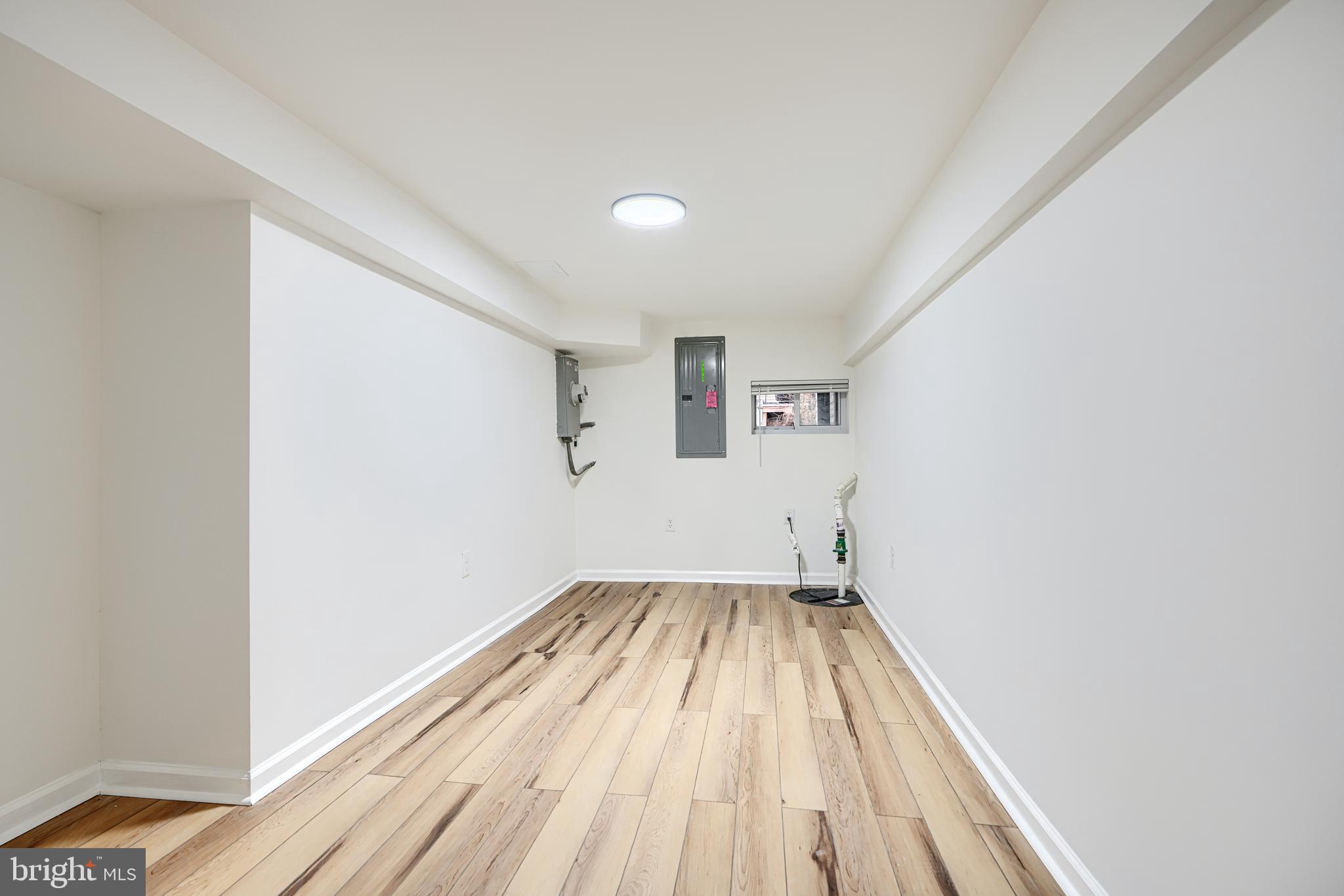 MONTEBELLO LAKE - Residential