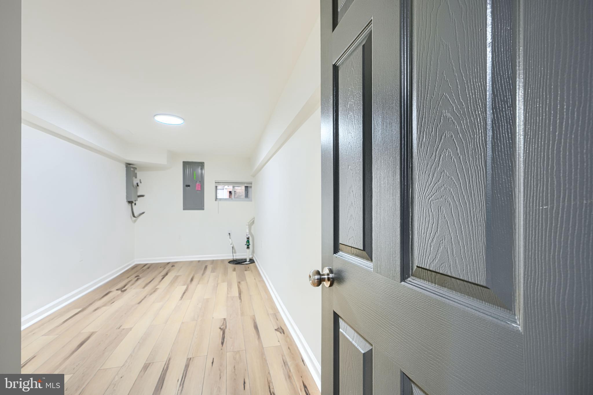 MONTEBELLO LAKE - Residential