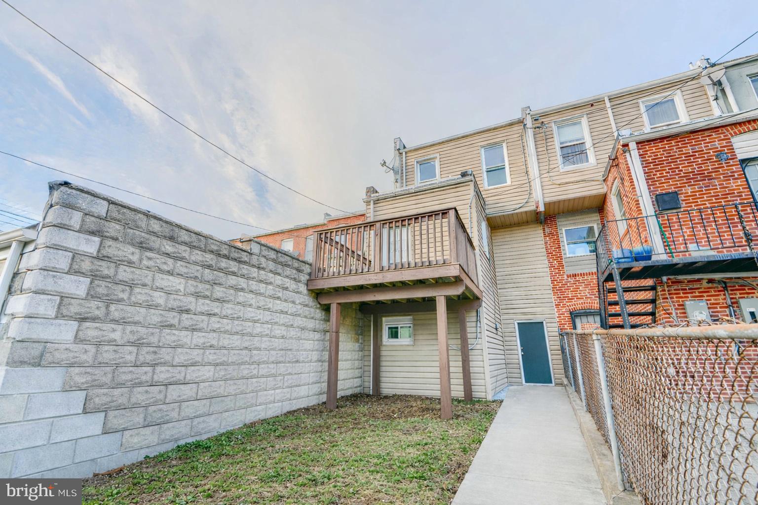 MONTEBELLO LAKE - Residential