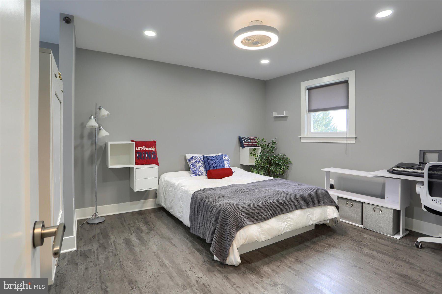 LONDONDERRY VILLAGE - Residential