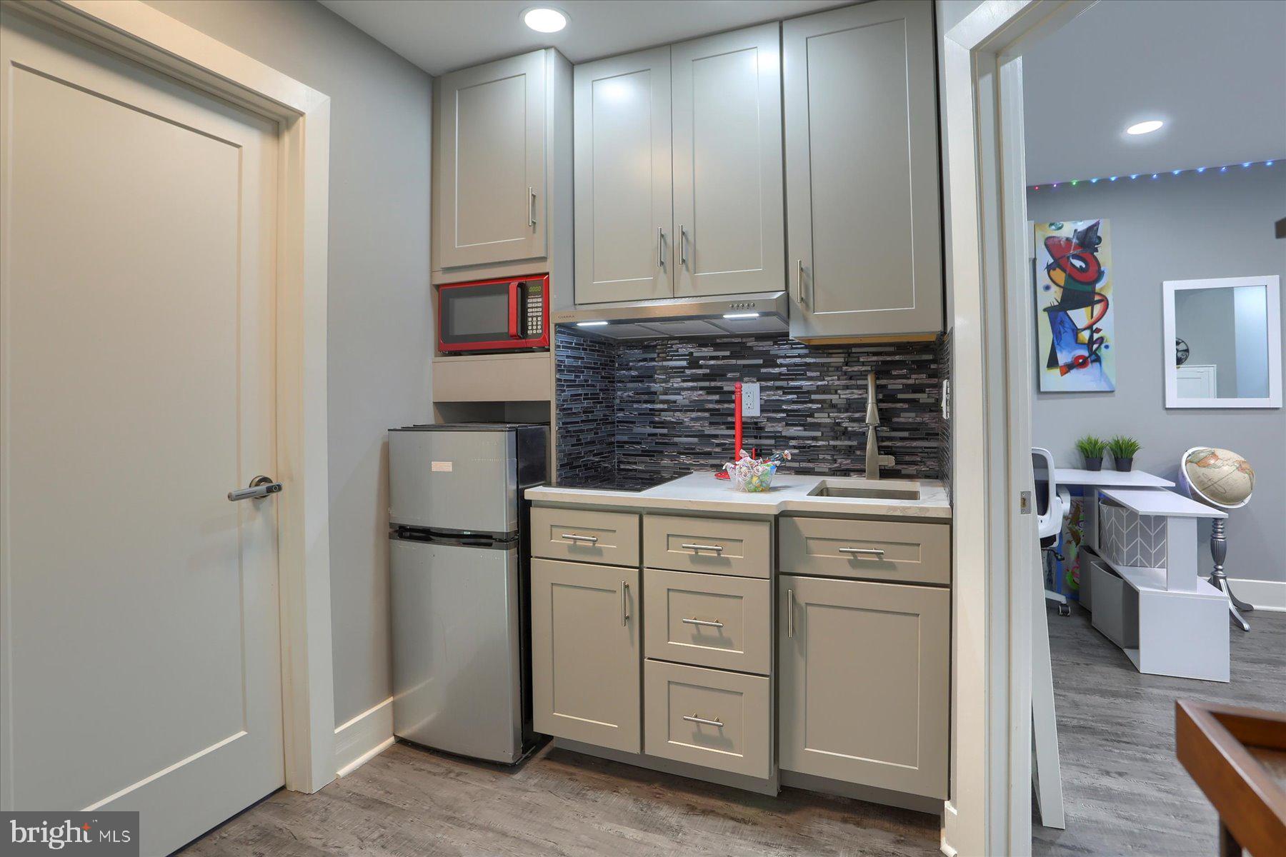 LONDONDERRY VILLAGE - Residential