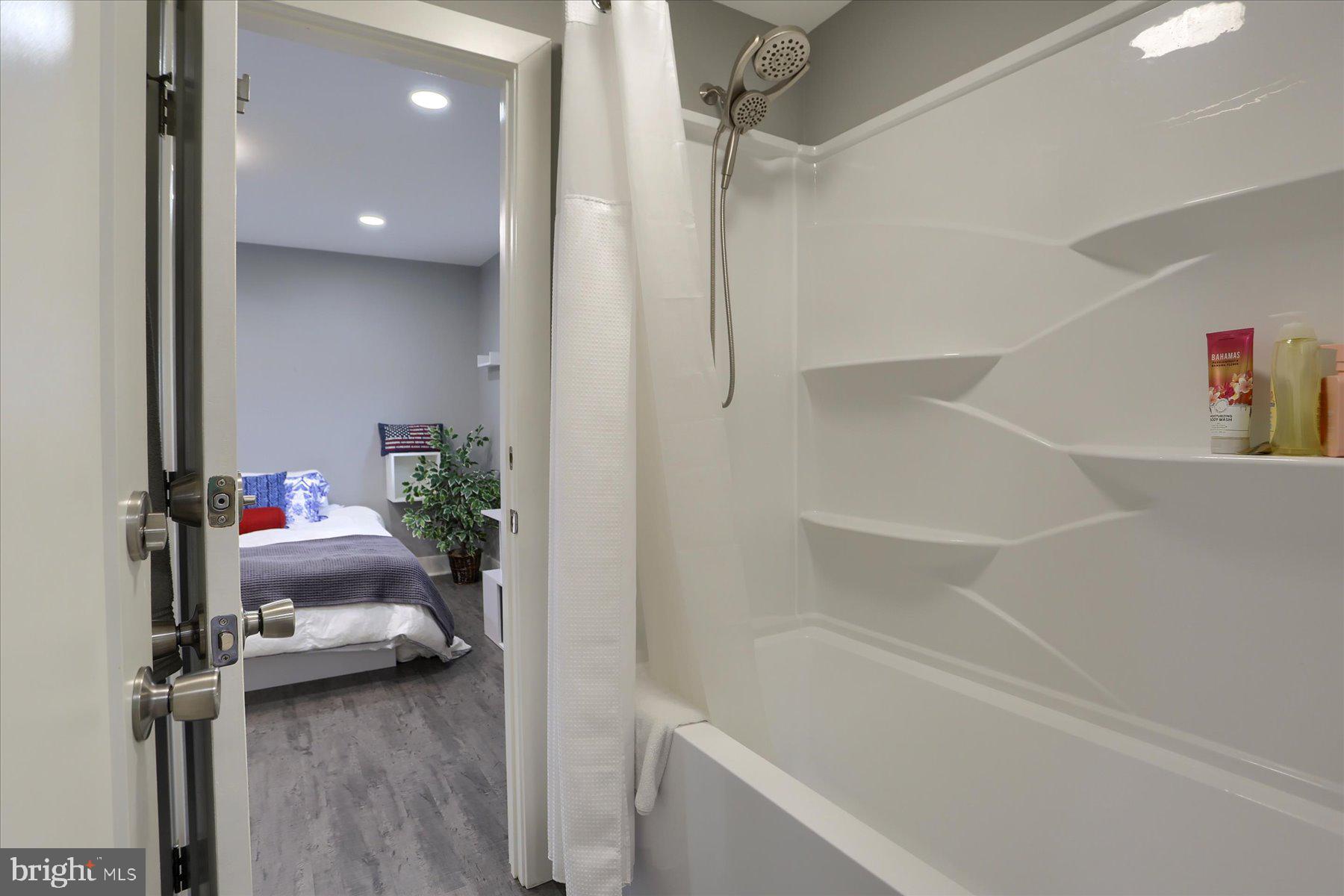 LONDONDERRY VILLAGE - Residential