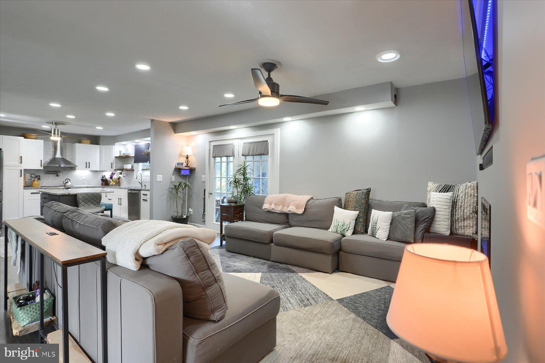 LONDONDERRY VILLAGE - Residential