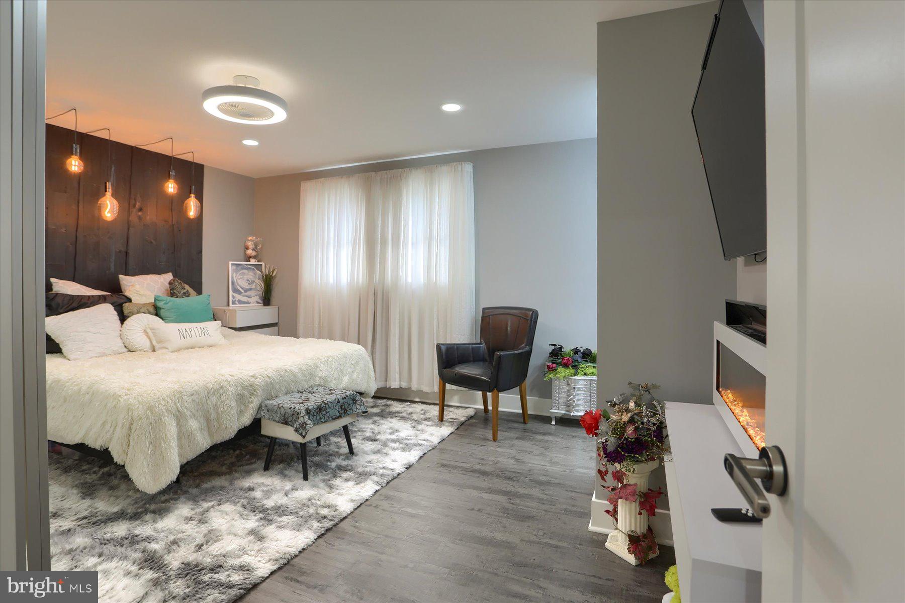 LONDONDERRY VILLAGE - Residential