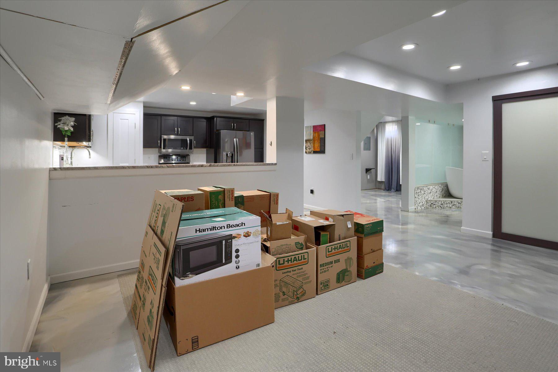 LONDONDERRY VILLAGE - Residential