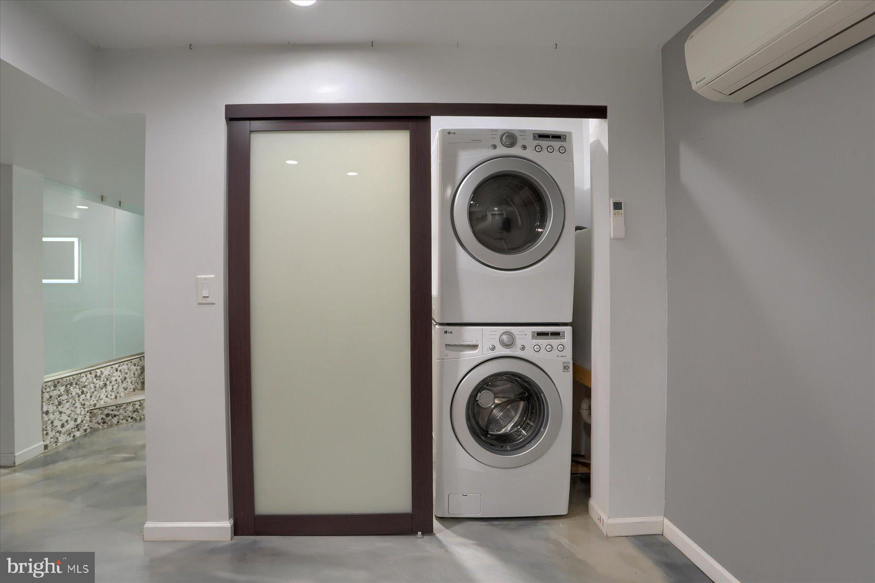 LONDONDERRY VILLAGE - Residential