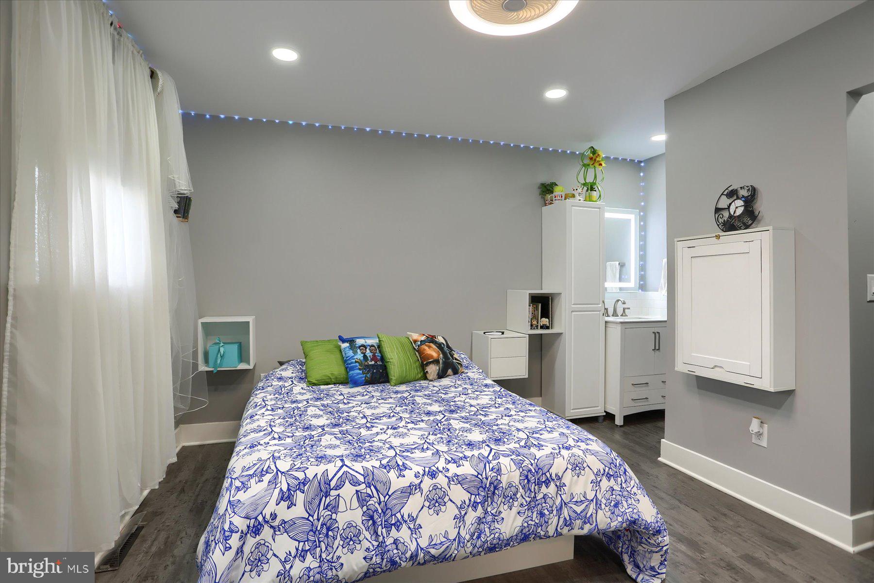 LONDONDERRY VILLAGE - Residential