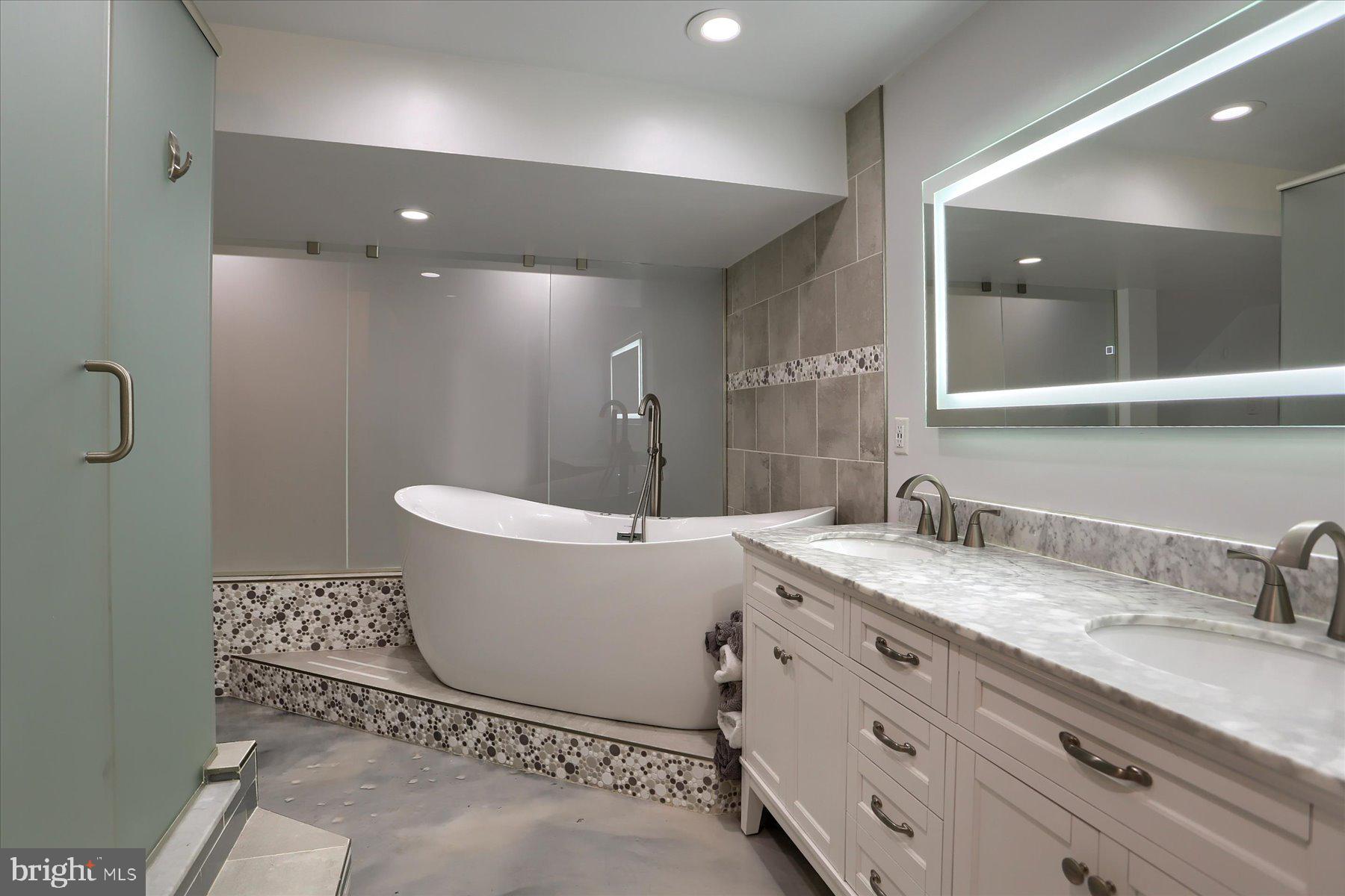 LONDONDERRY VILLAGE - Residential