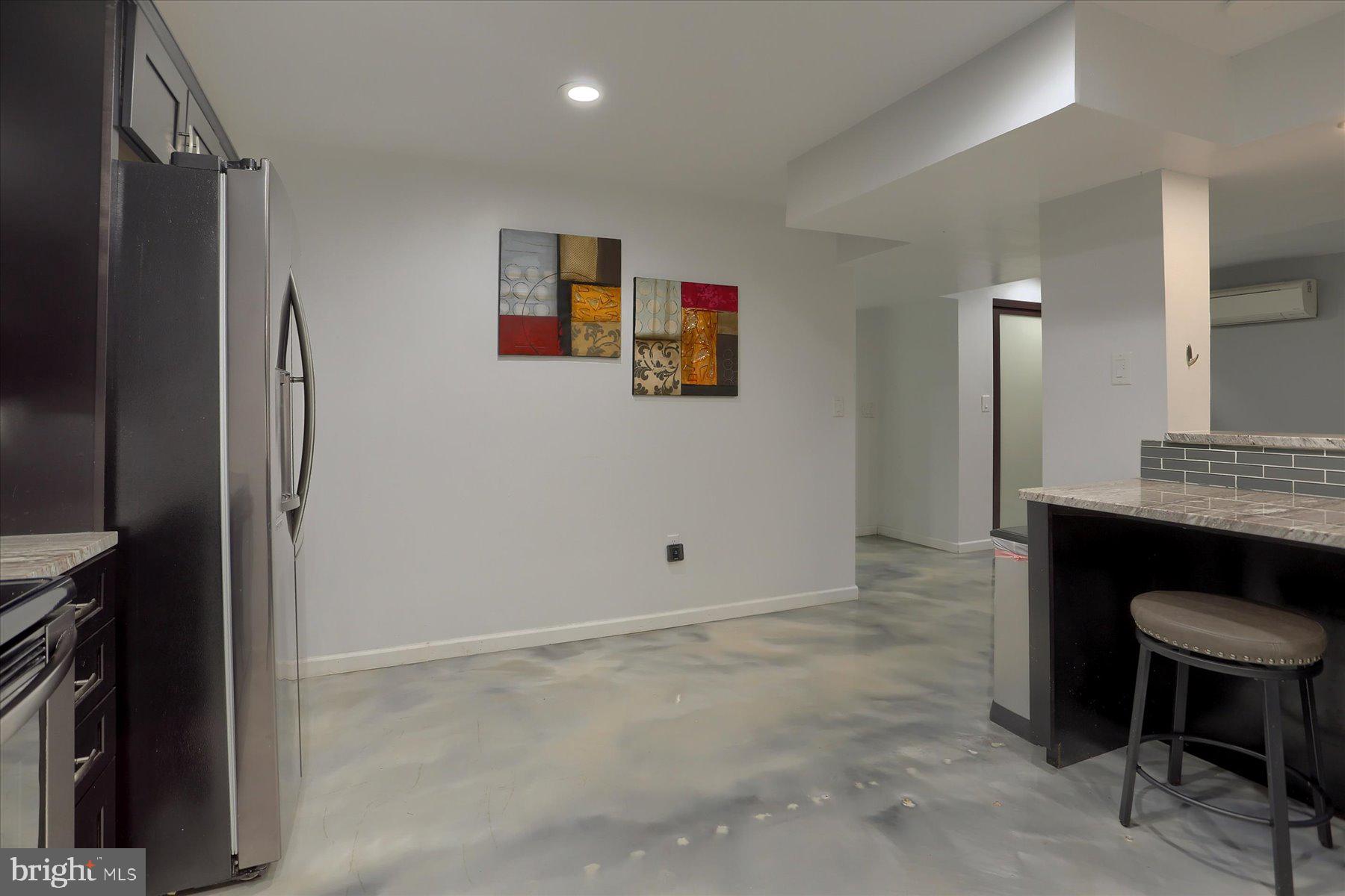 LONDONDERRY VILLAGE - Residential