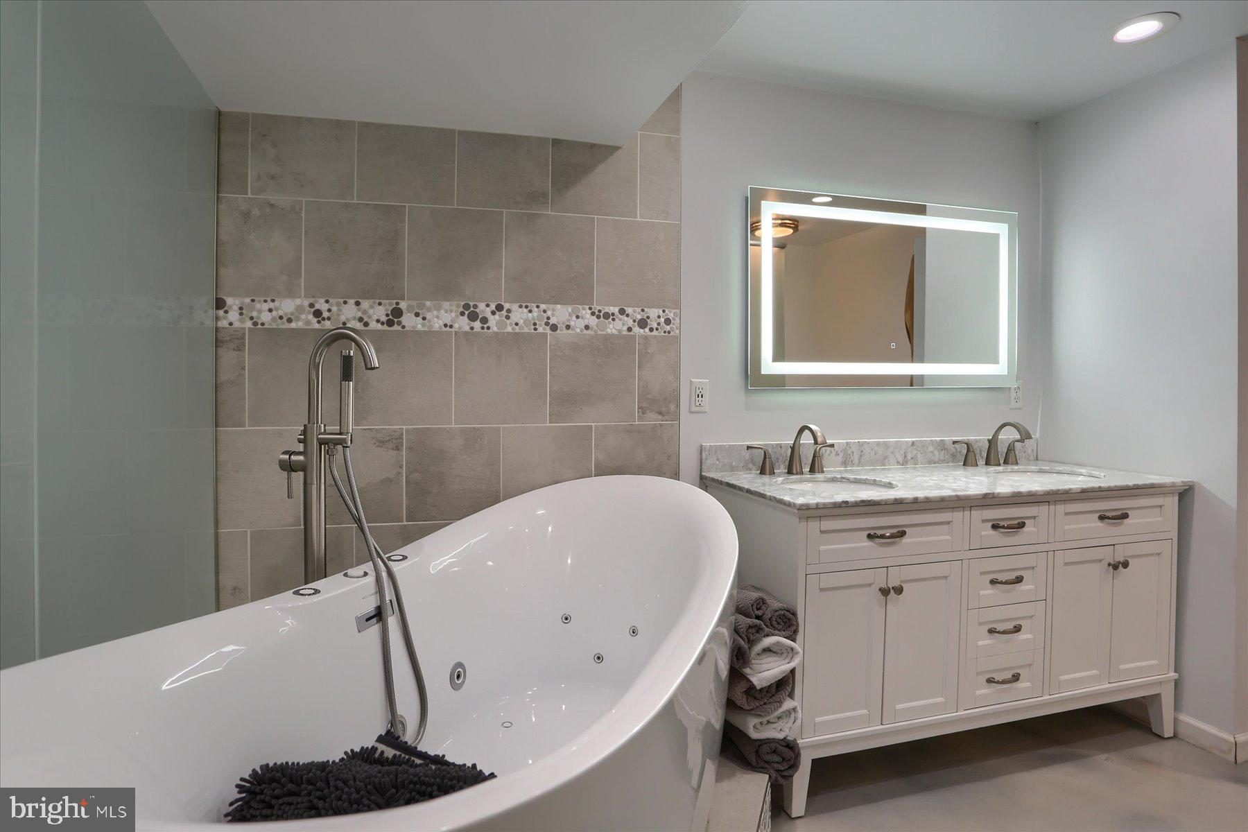 LONDONDERRY VILLAGE - Residential