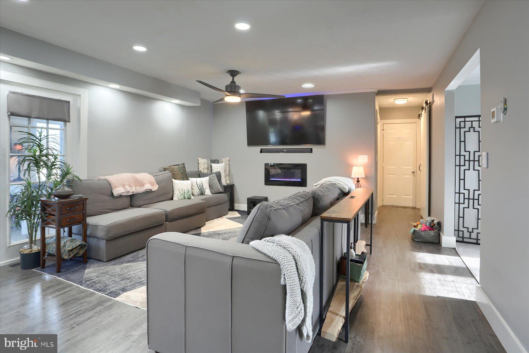 LONDONDERRY VILLAGE - Residential