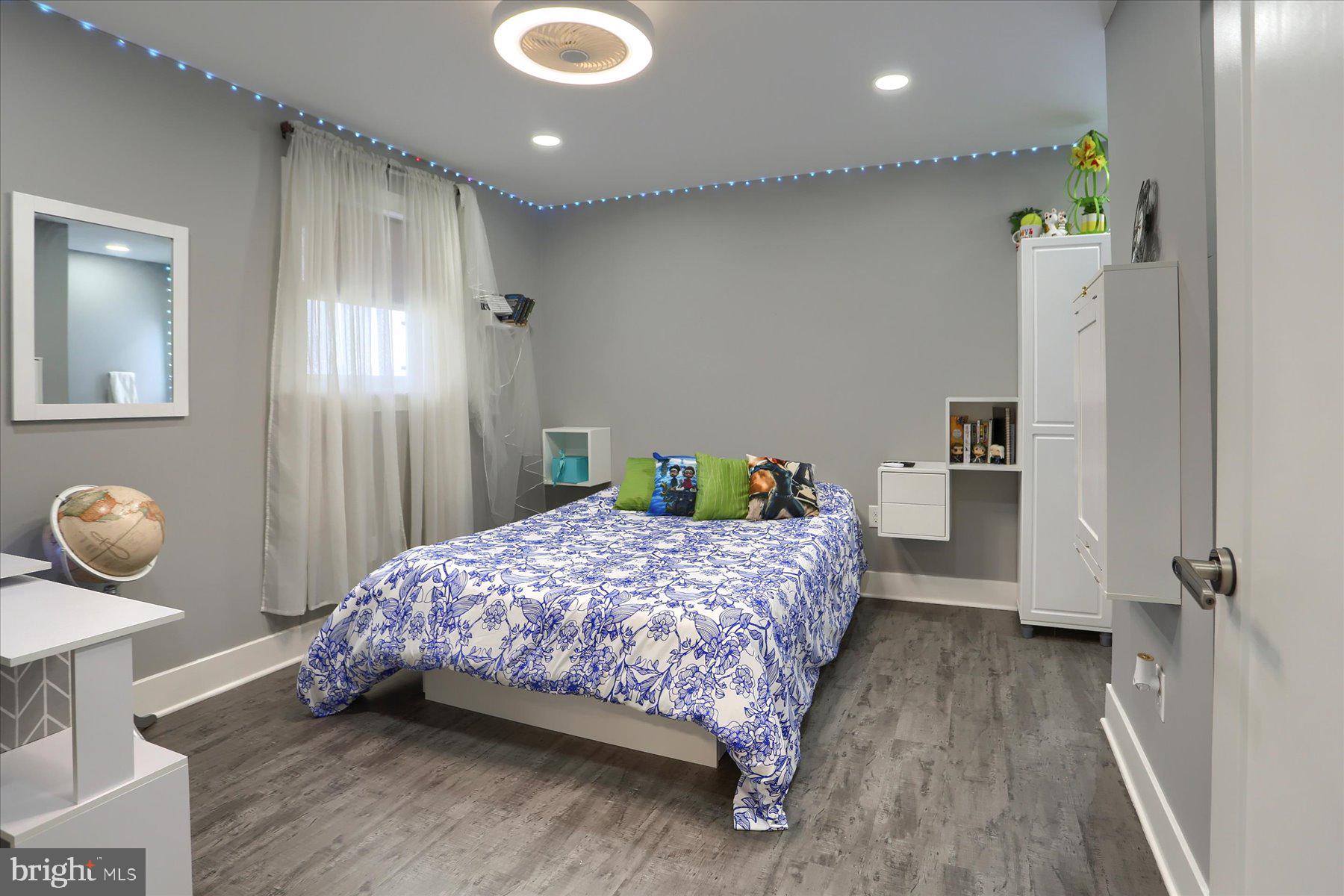 LONDONDERRY VILLAGE - Residential