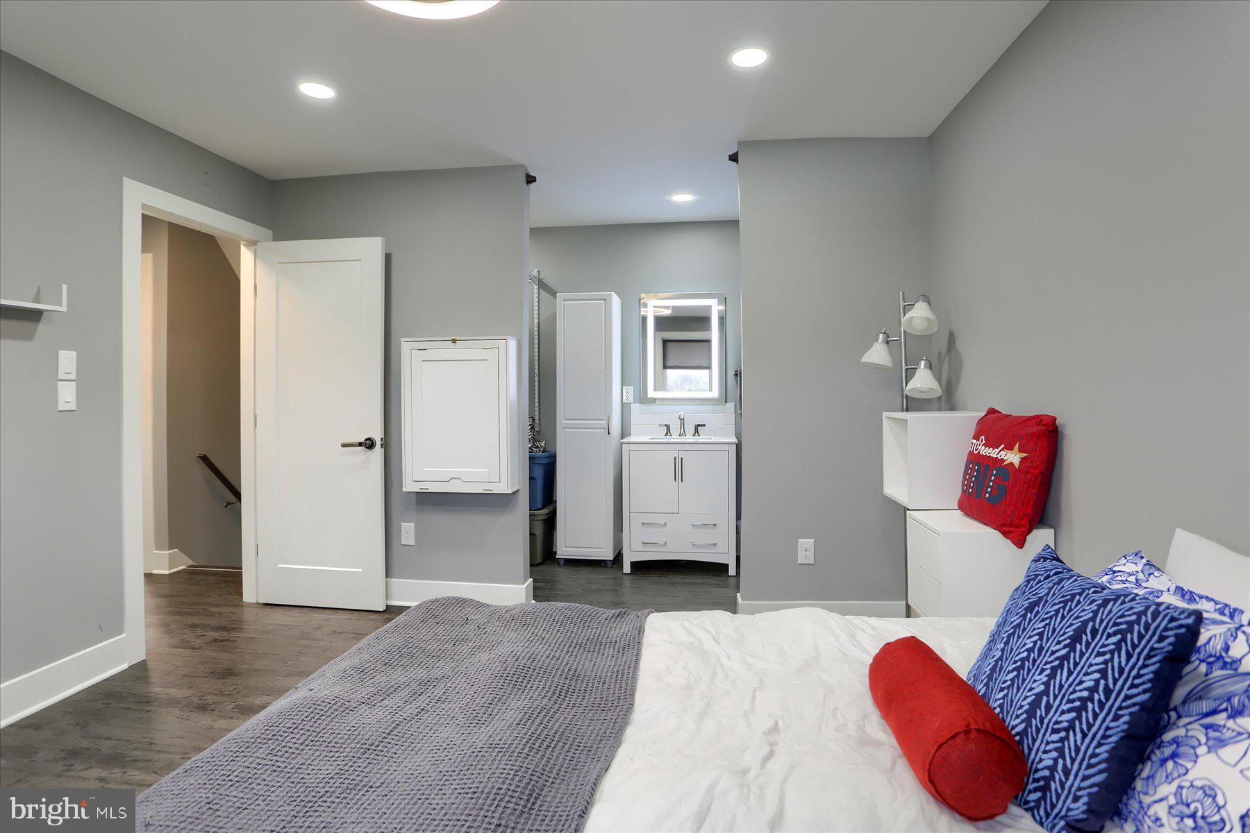 LONDONDERRY VILLAGE - Residential