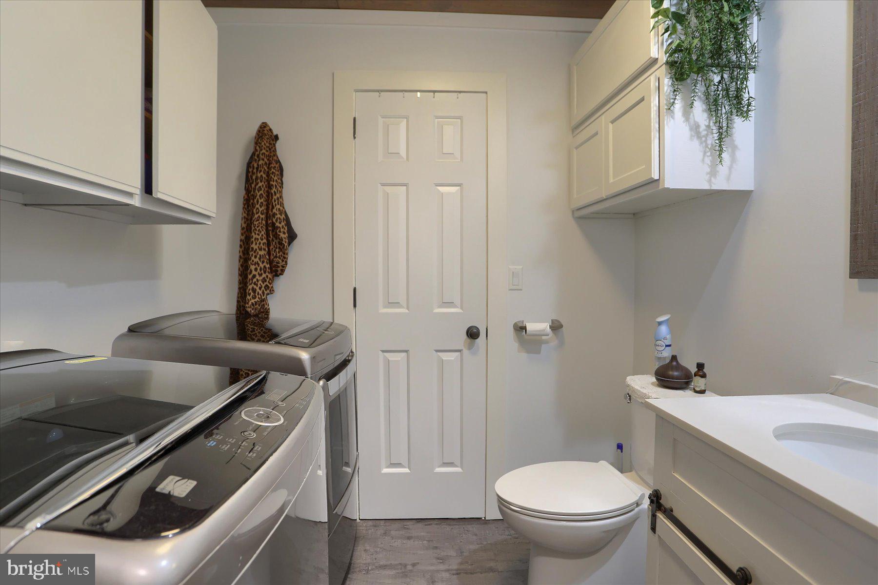 LONDONDERRY VILLAGE - Residential