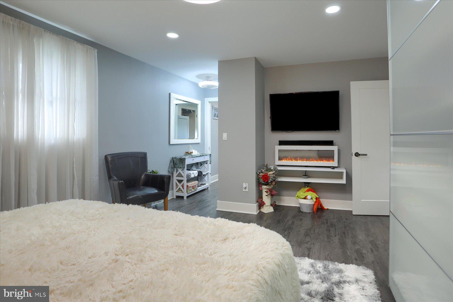 LONDONDERRY VILLAGE - Residential