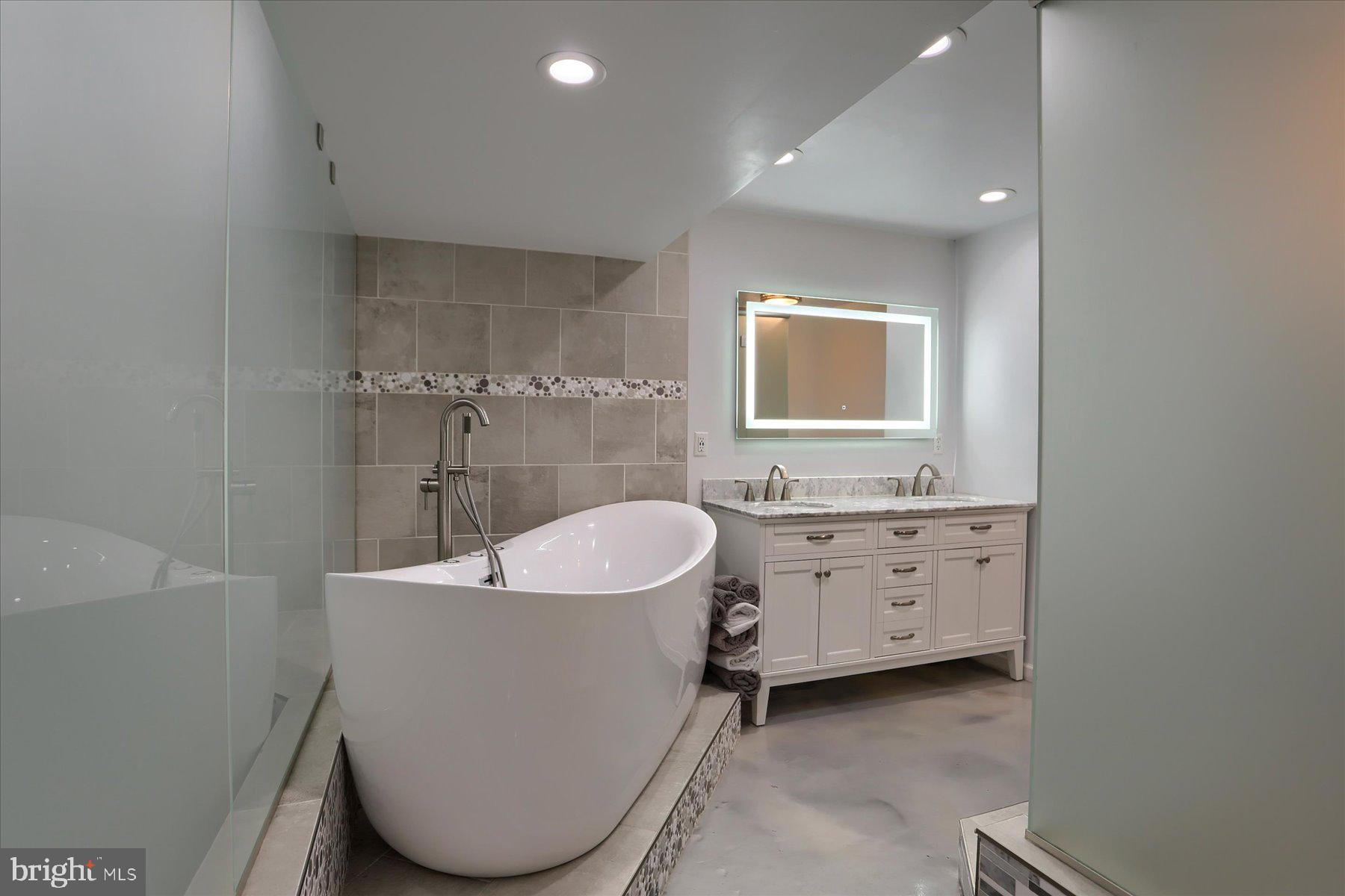 LONDONDERRY VILLAGE - Residential