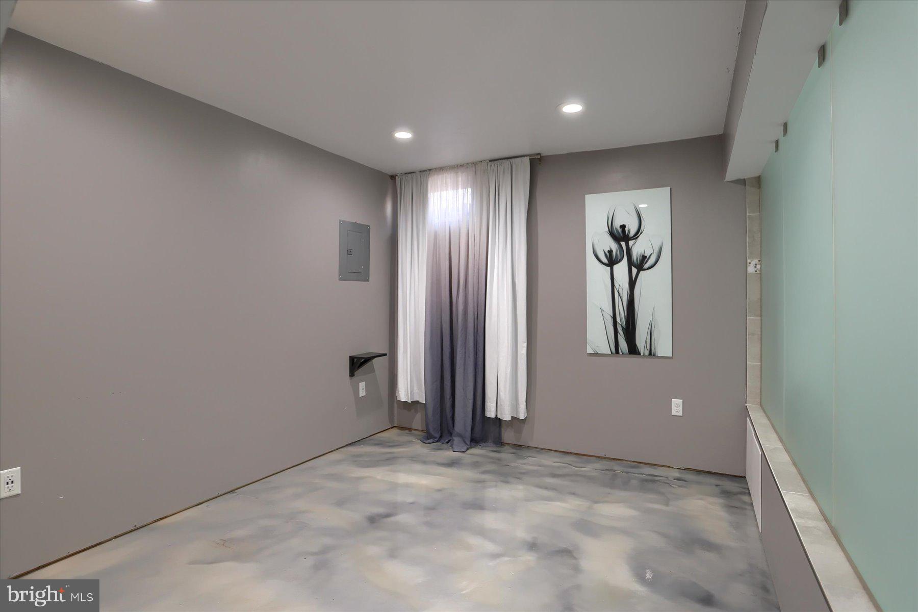 LONDONDERRY VILLAGE - Residential