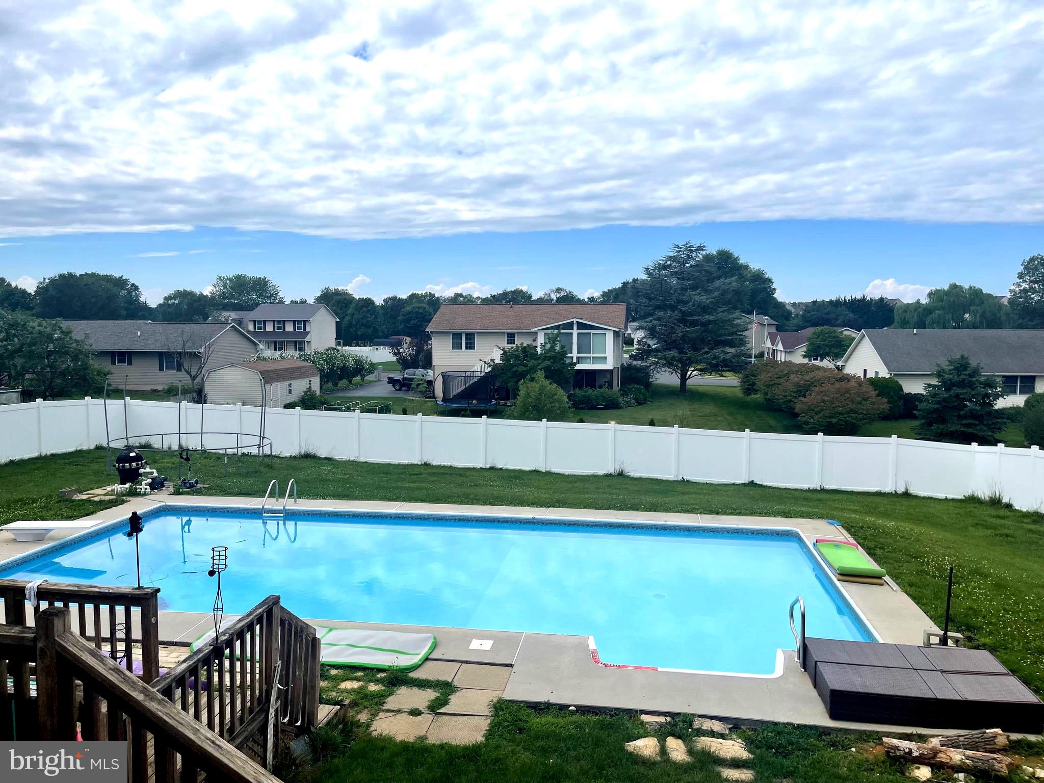 LONDONDERRY VILLAGE - Residential