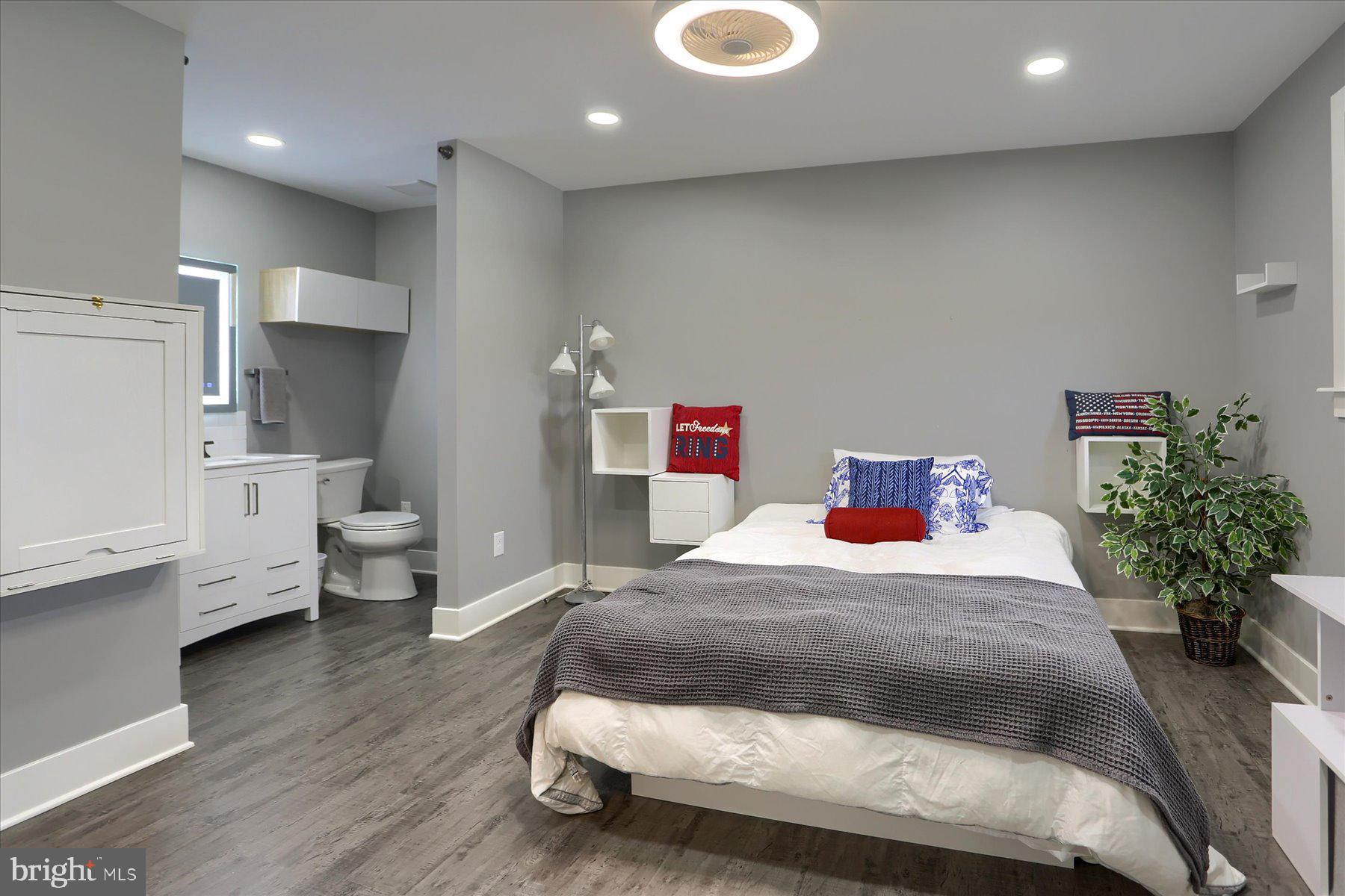 LONDONDERRY VILLAGE - Residential