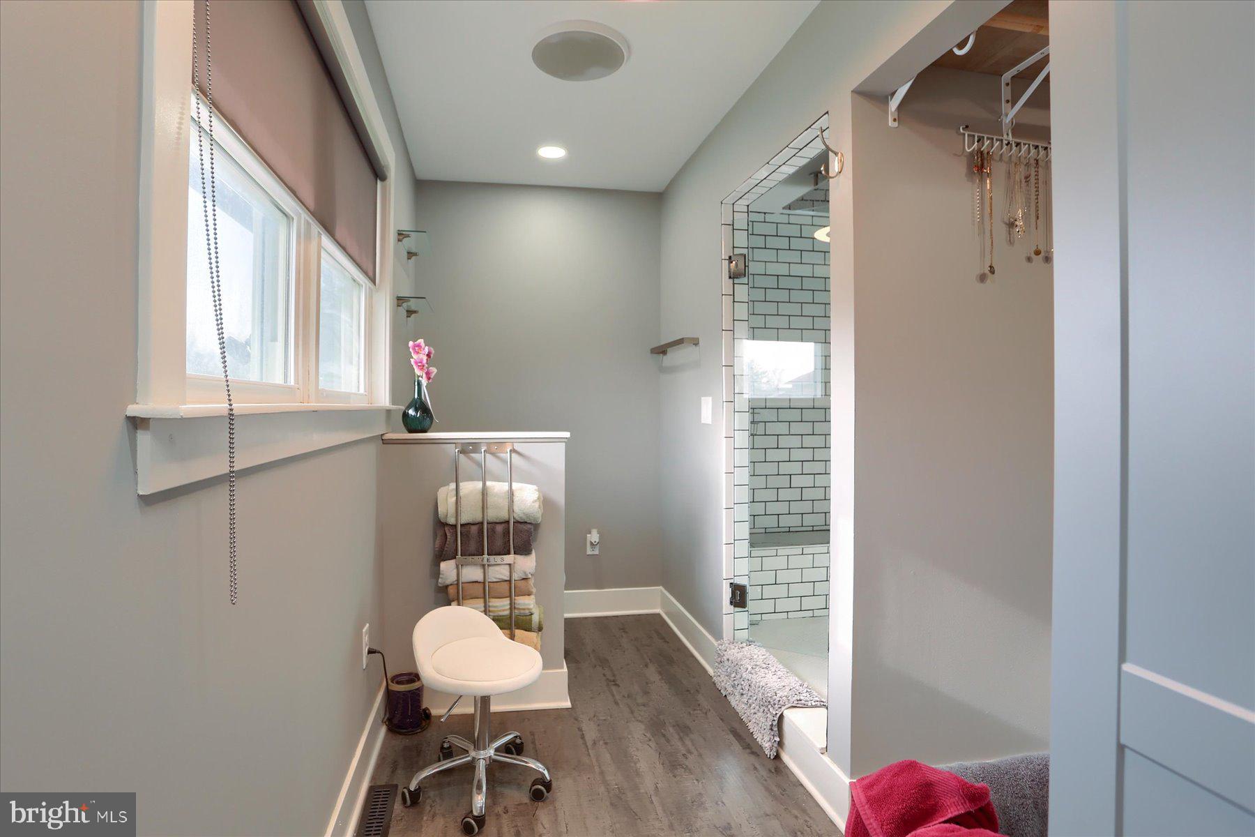 LONDONDERRY VILLAGE - Residential