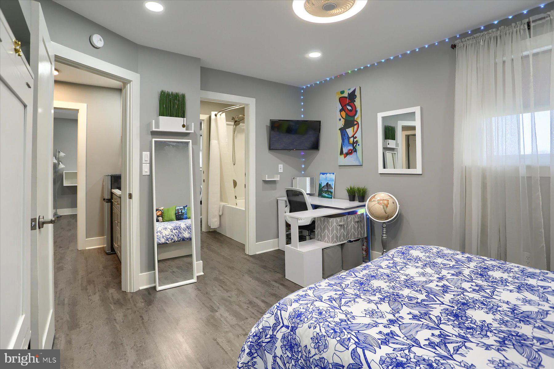 LONDONDERRY VILLAGE - Residential