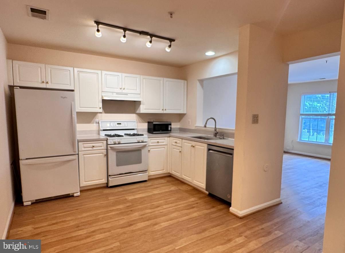 GERMANTOWN ESTATES - Residential Lease