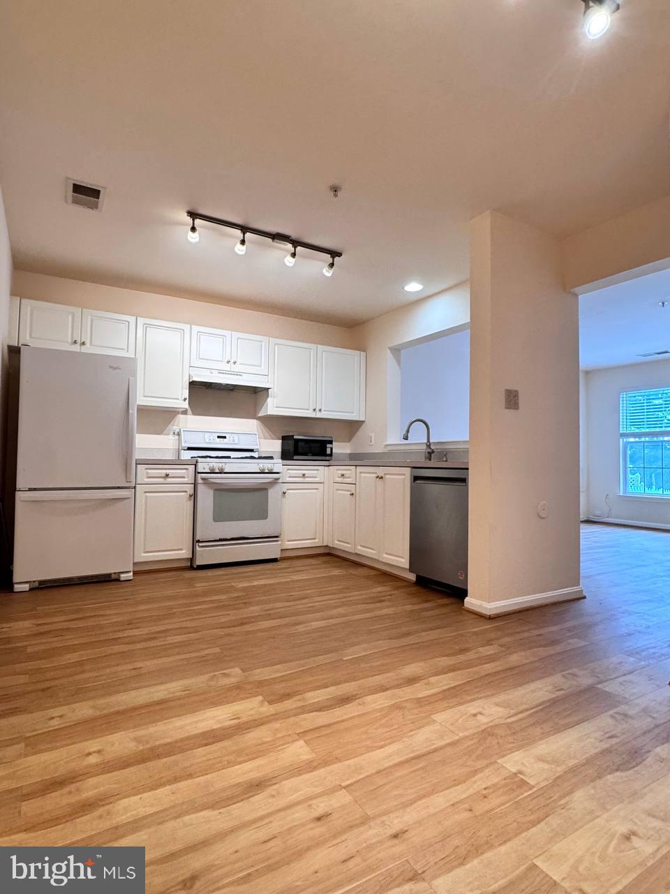 GERMANTOWN ESTATES - Residential Lease