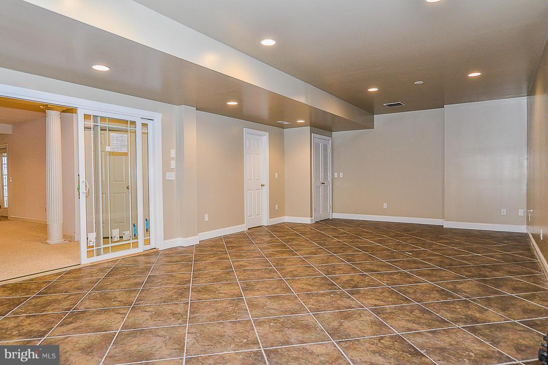 LIBERTY OAKS - Residential