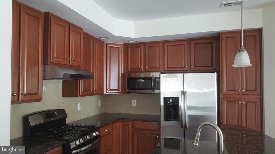 Townhome condo, 3 bedrooms, 1-car garage, gourmet kitchen with island & breakfast bar, granite countertop, stainless steel appliances, master suite features double walk in closets, soaking tub and double vanity.