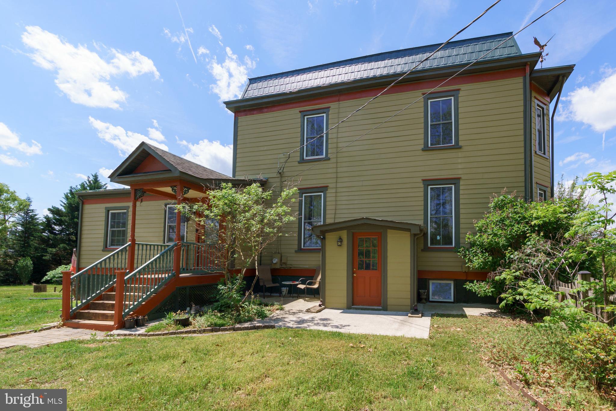 215 FREDERICKSBURG AVENUE