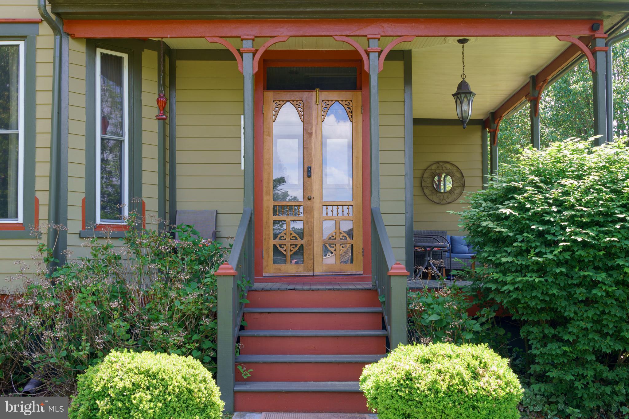 215 FREDERICKSBURG AVENUE