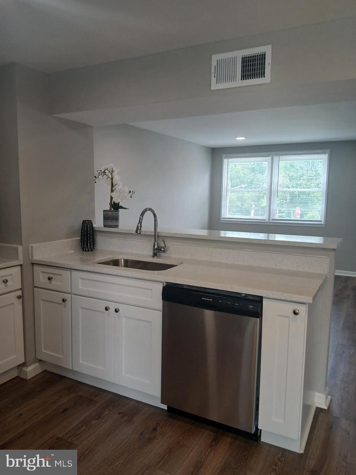 HOLLINSWOOD - Residential