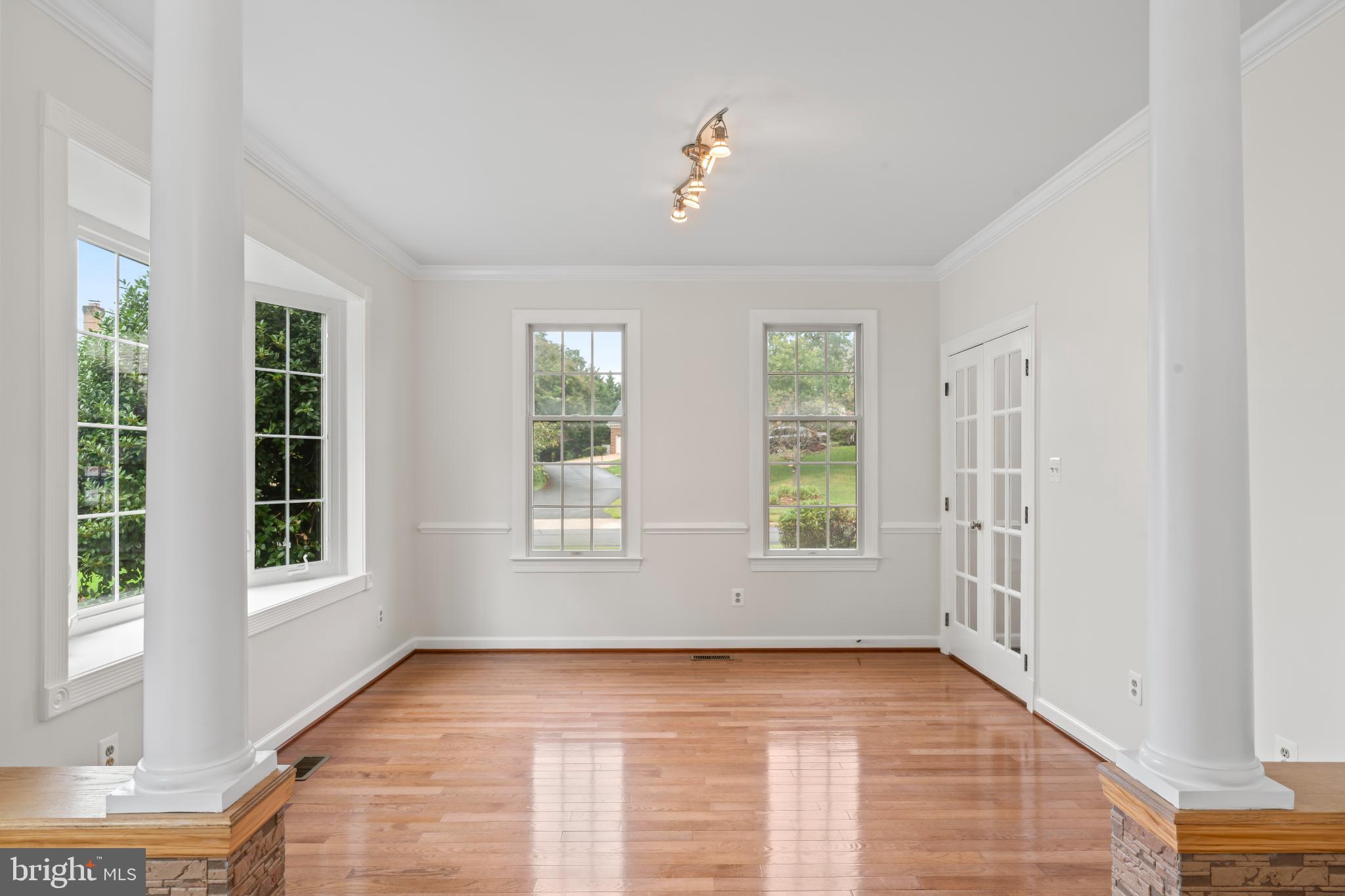 WOODLAND LAKE - Residential