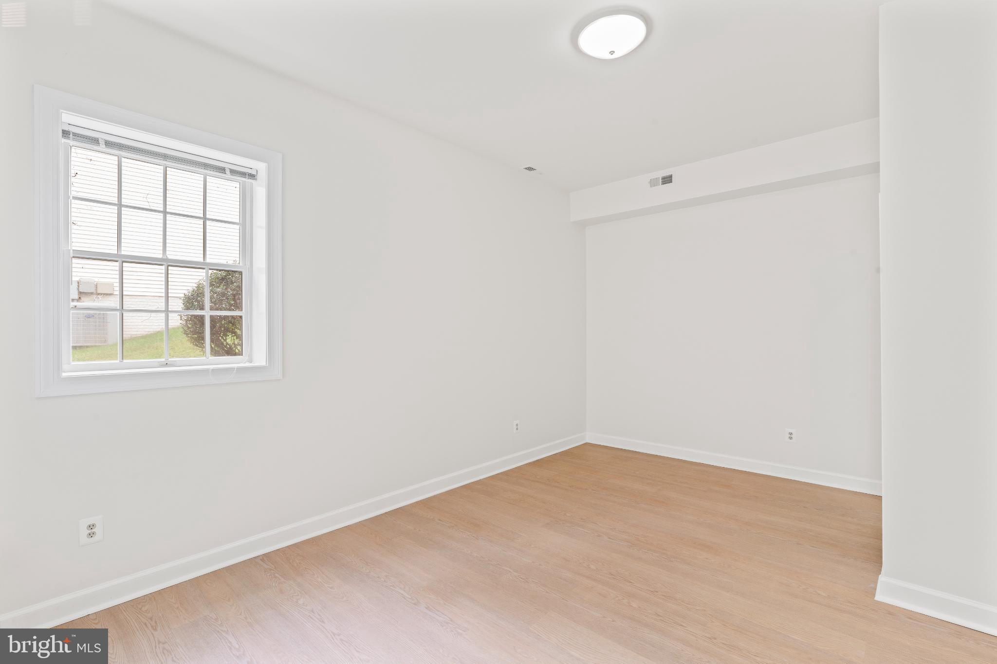 WOODLAND LAKE - Residential