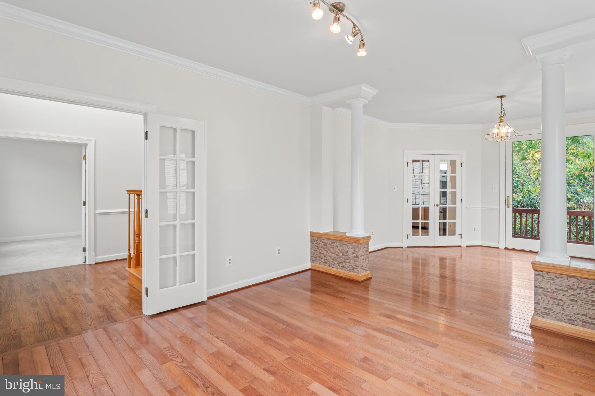 WOODLAND LAKE - Residential