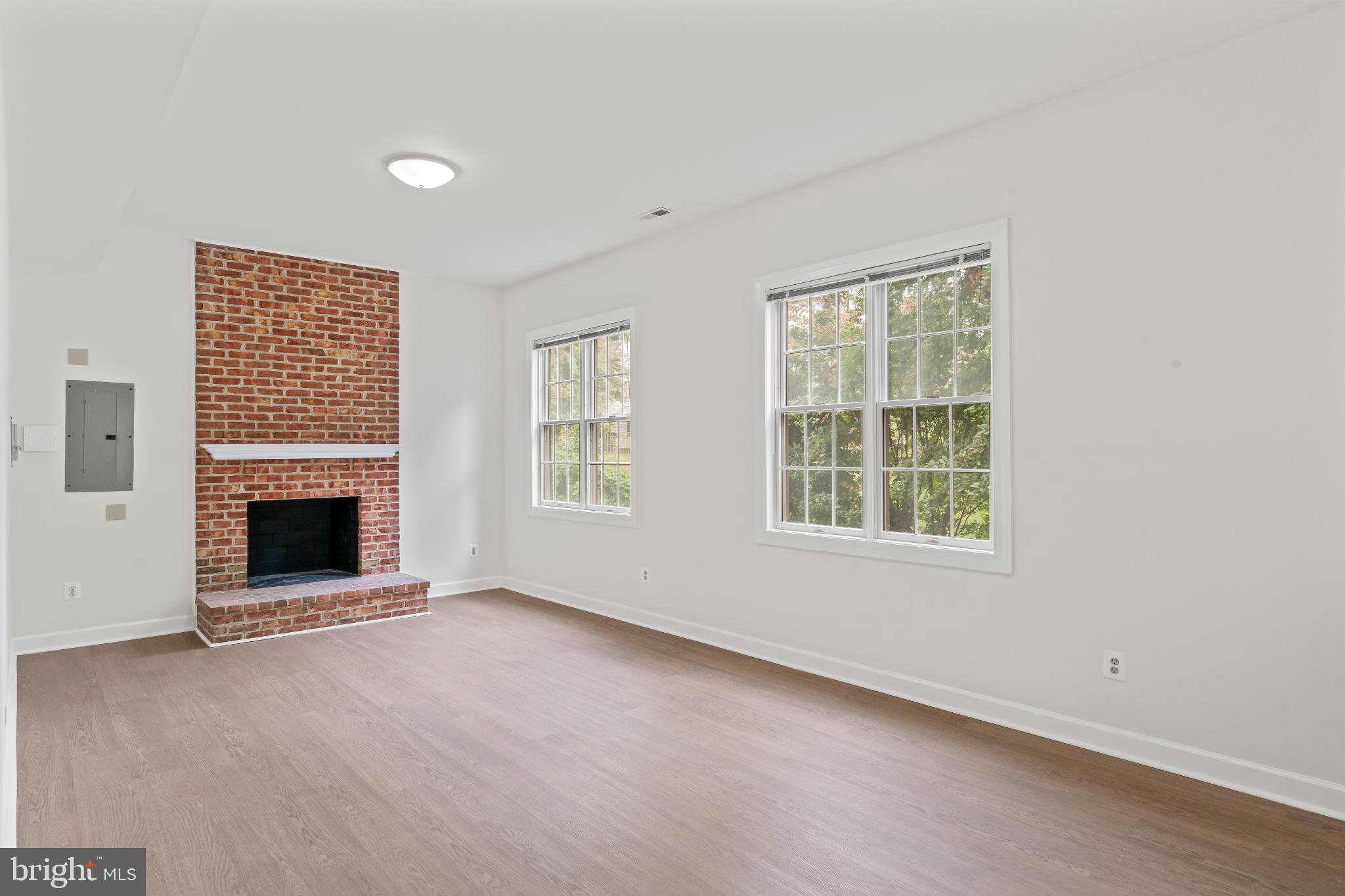 WOODLAND LAKE - Residential