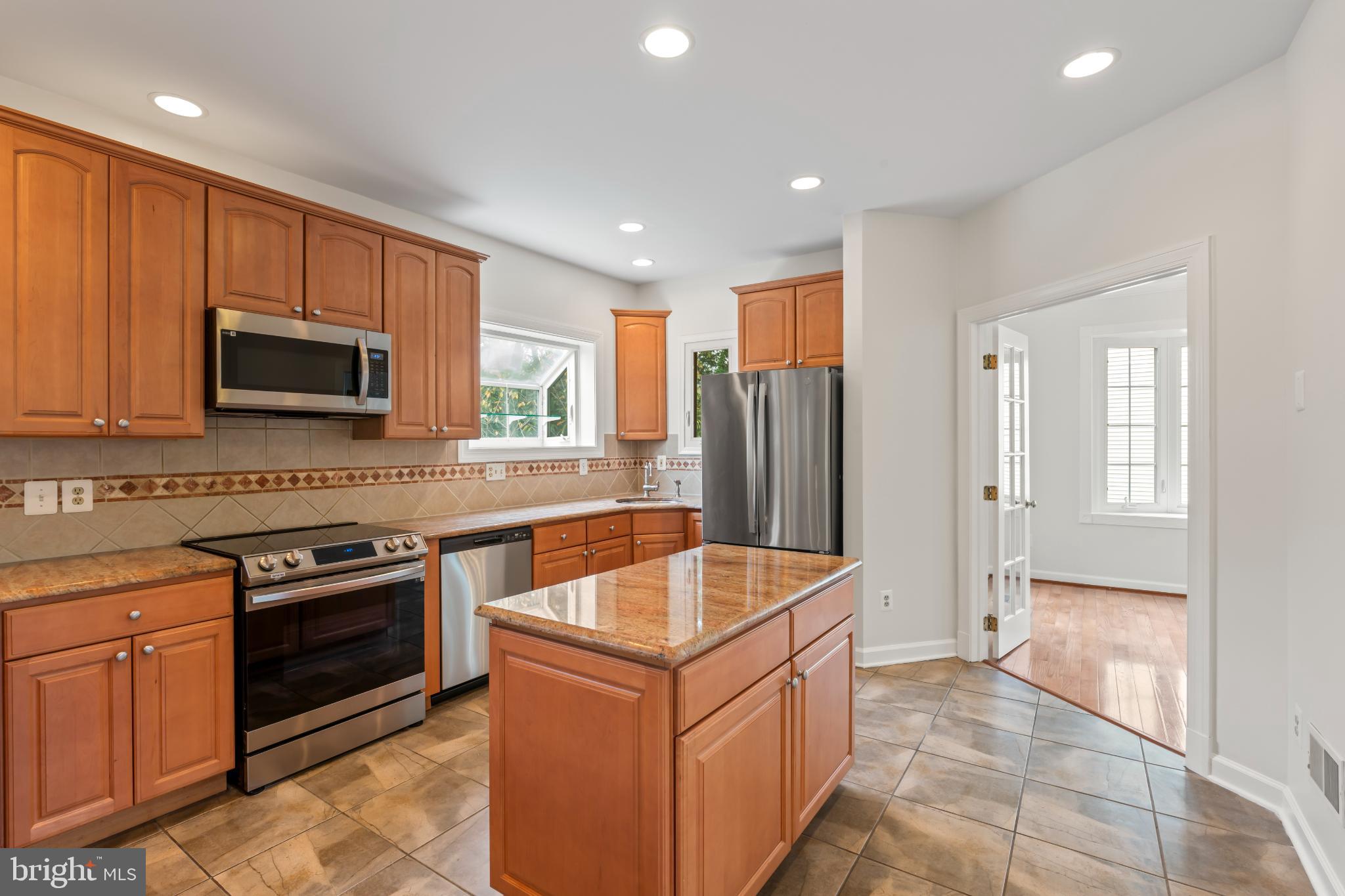 WOODLAND LAKE - Residential