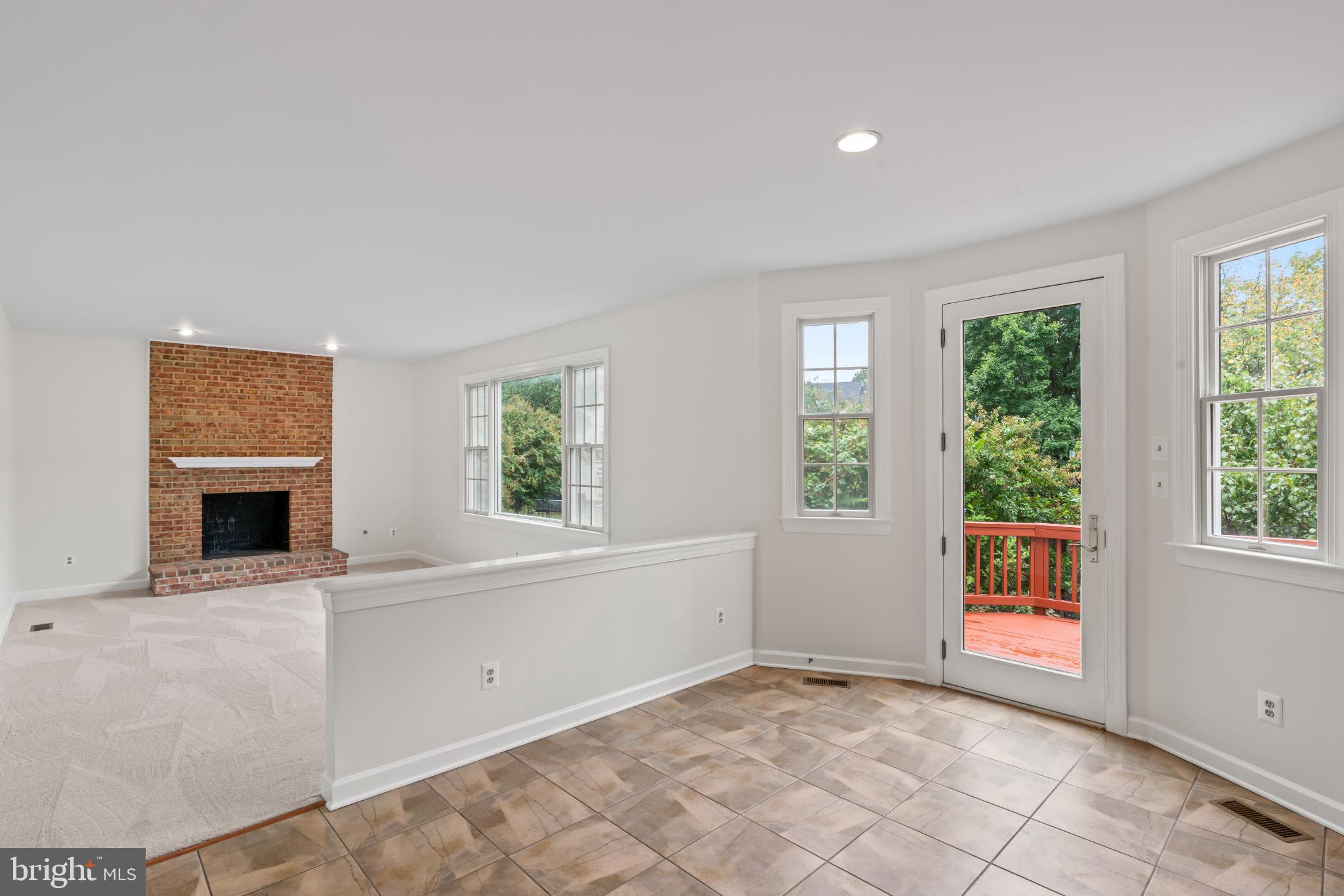 WOODLAND LAKE - Residential