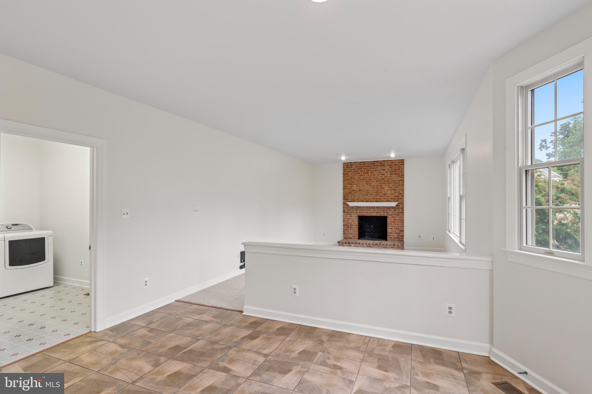 WOODLAND LAKE - Residential