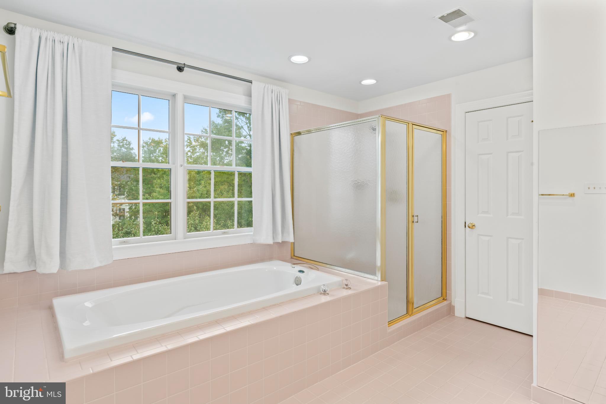 WOODLAND LAKE - Residential