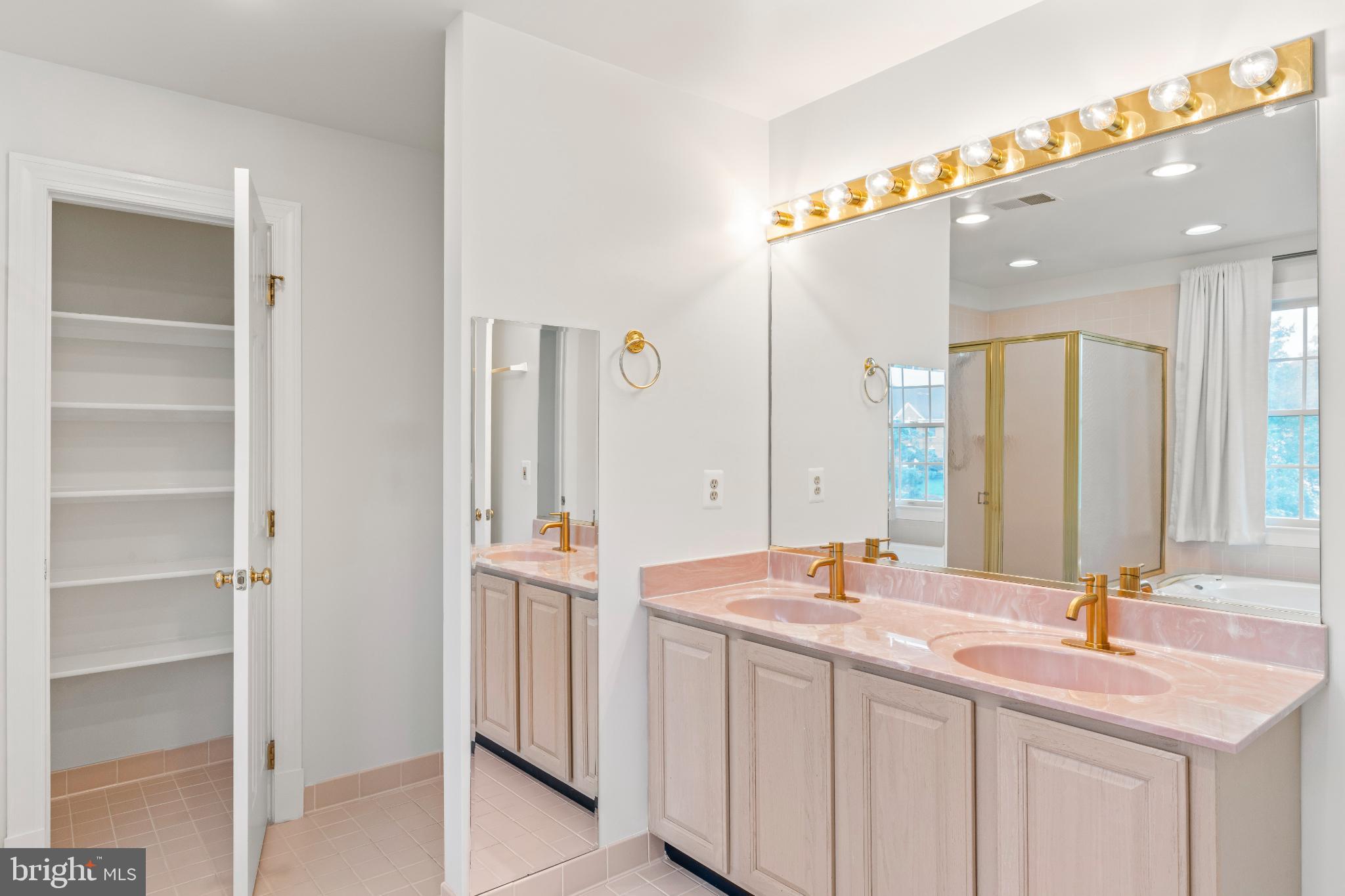 WOODLAND LAKE - Residential