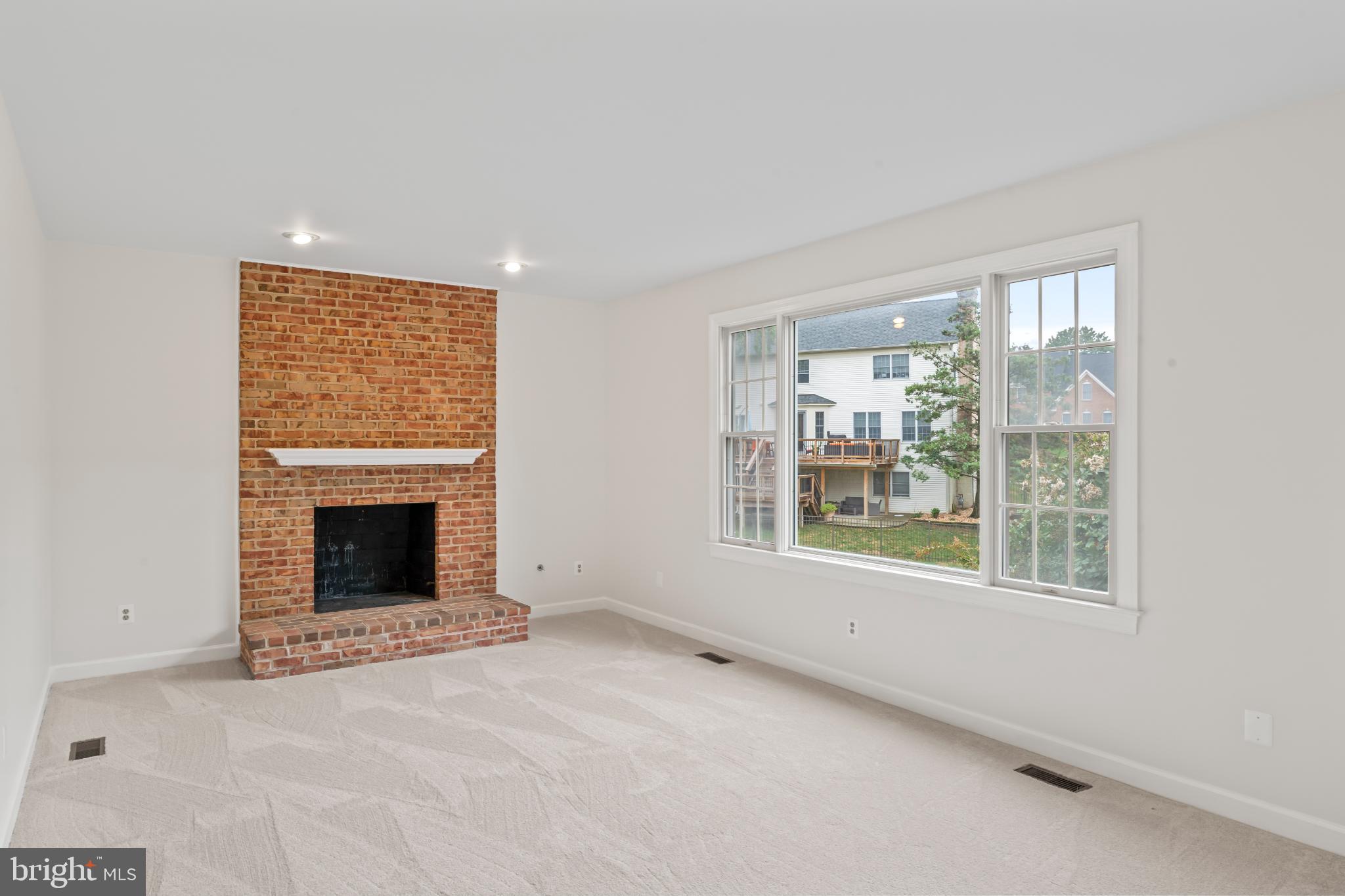 WOODLAND LAKE - Residential