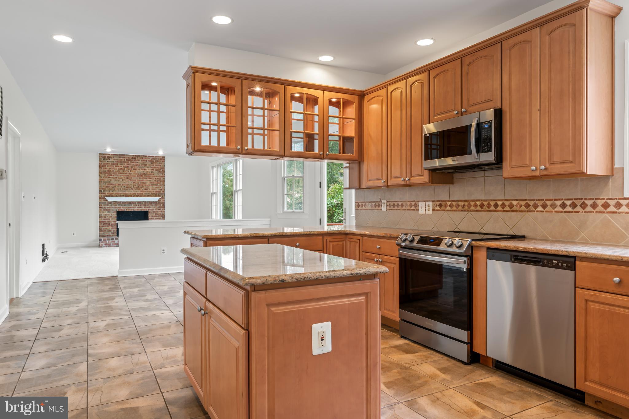 WOODLAND LAKE - Residential