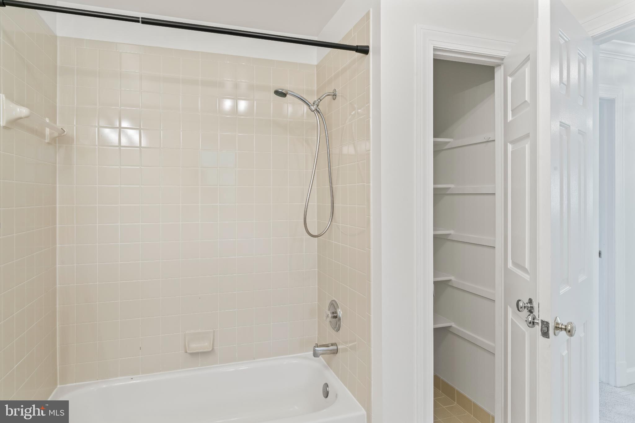 WOODLAND LAKE - Residential