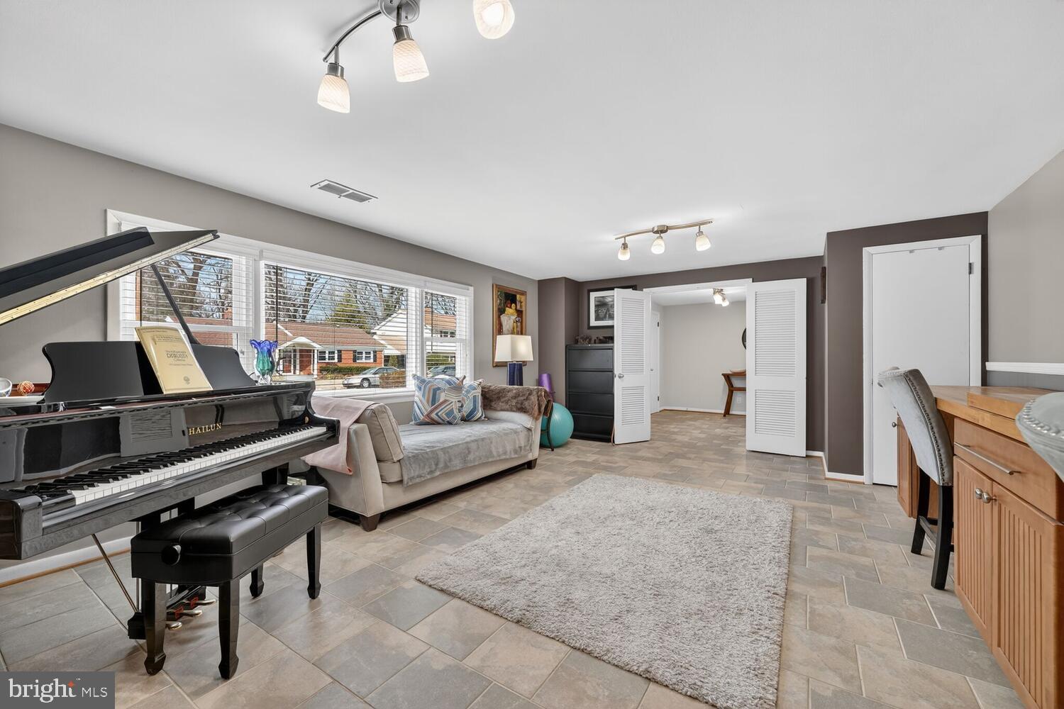 SPY HILL - Residential