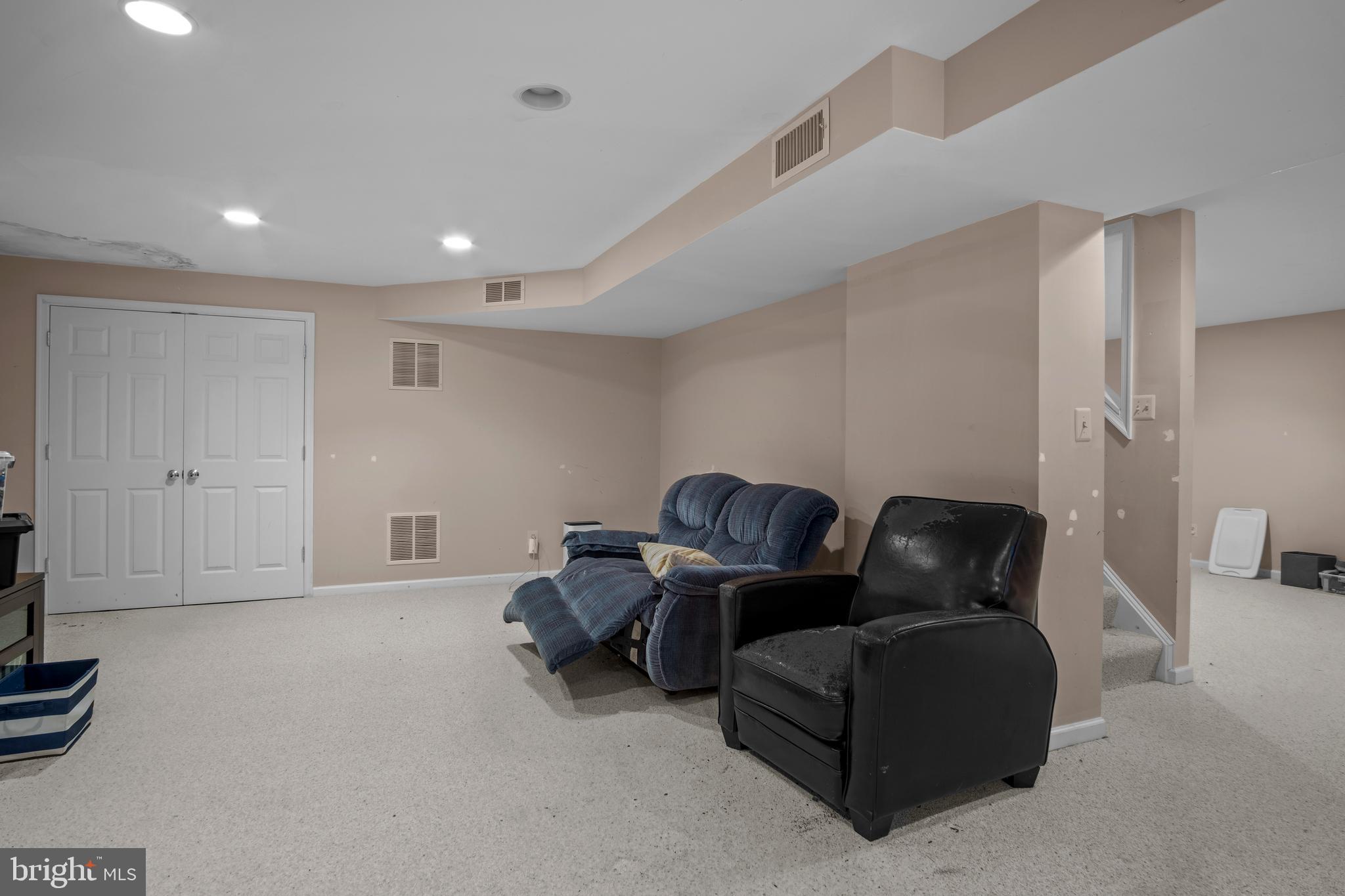 ASHBURN FARM - Residential Lease