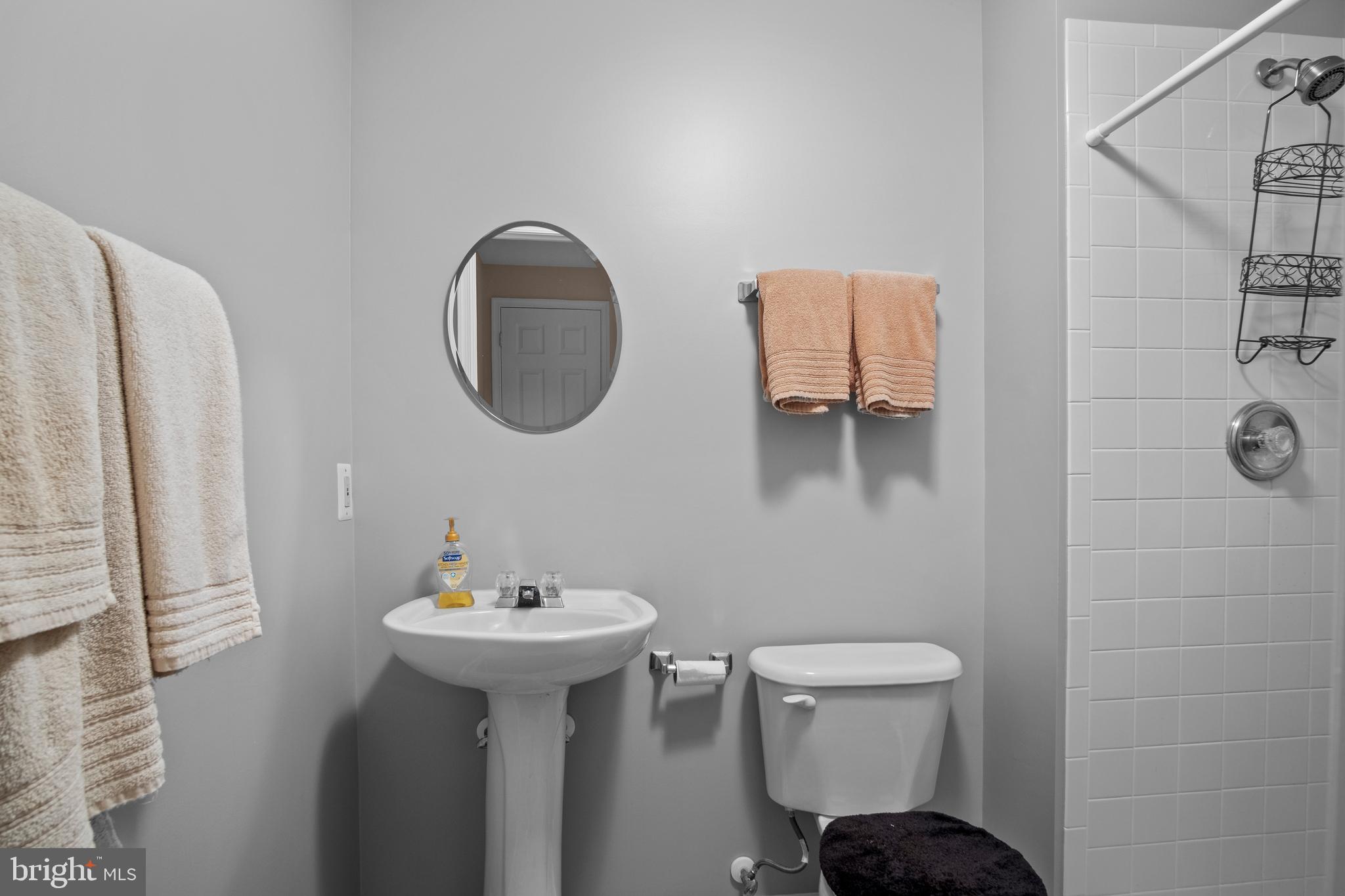 ASHBURN FARM - Residential Lease