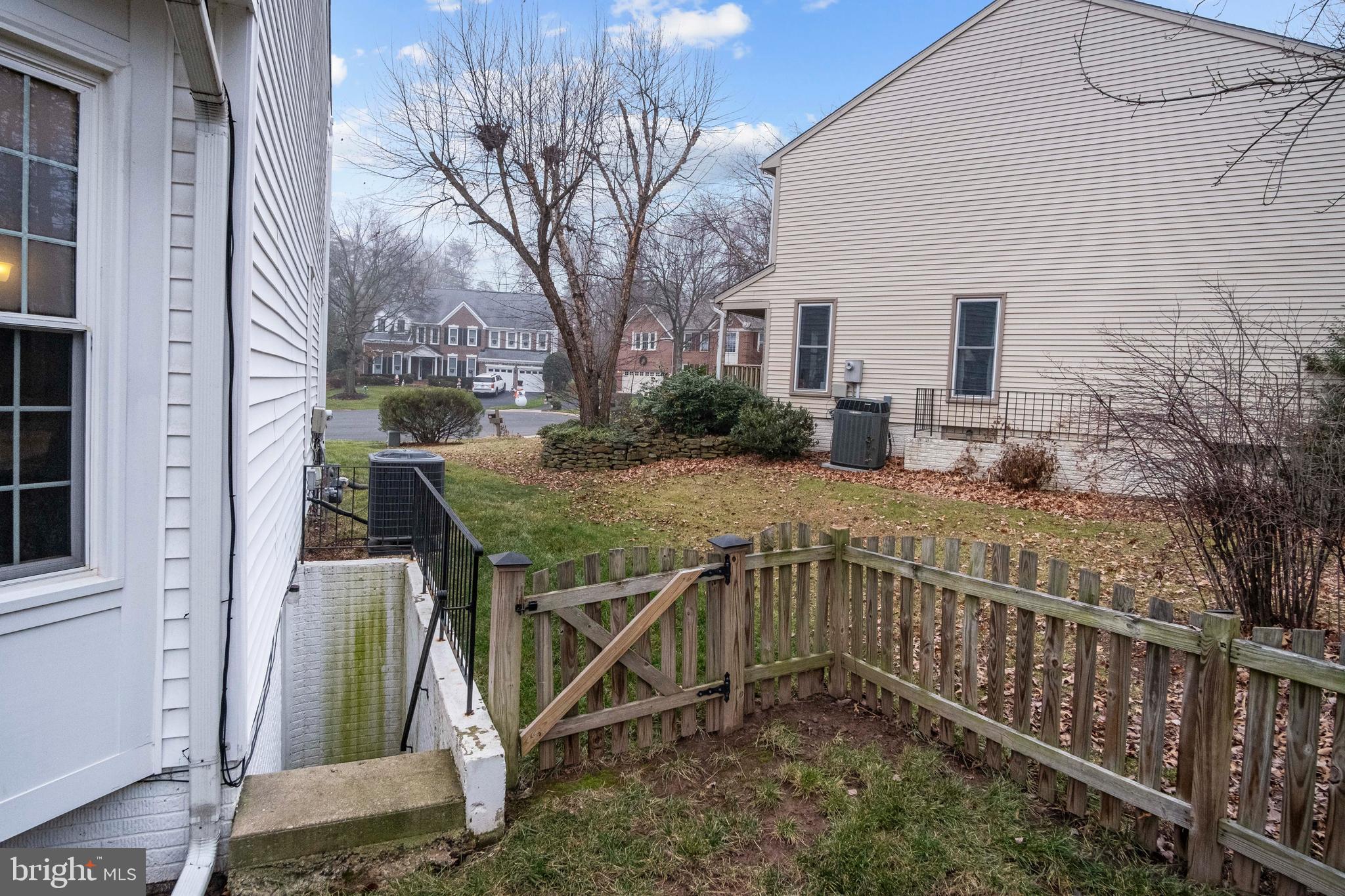 ASHBURN FARM - Residential Lease